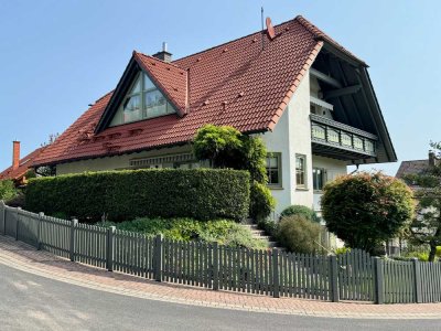 Freistehende Immobilie mit Garten, Einbauküche, Solaranlage, Wall-Box und, und, und ...