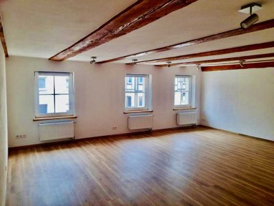 Ihr neues Zuhause - geschmackvoll modernisierte Wohnung in charmantem Altbau