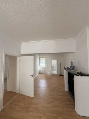 Kernsanierte 2,5-Zimmer-Wohnung mit großem Balkon in zentraler Lage von Oberhausen