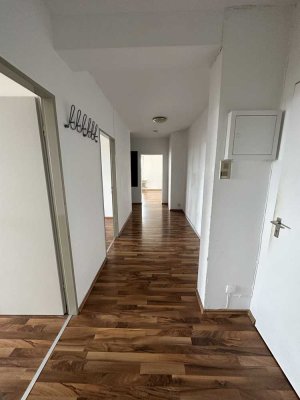 Schöne 3-Zimmer-Wohnung mit Einbauküche in Erlangen-Bruck