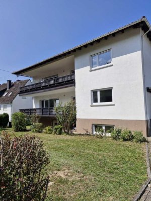 Neu sanierte, moderne 4-Zi-Wohnung mit riesigem Süd-Balkon + Garten im EG: Erstbezug!