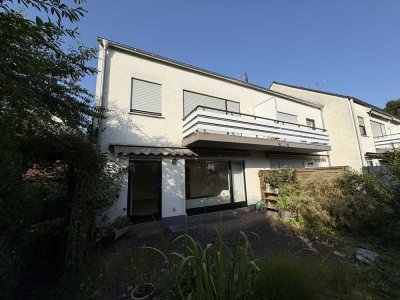 Reihenendhaus mit Garten in Köln Ensen