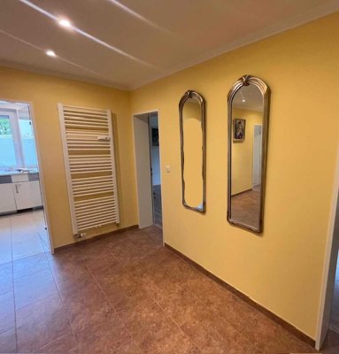 Top modernisierte Wohnung mit Hobbyraum