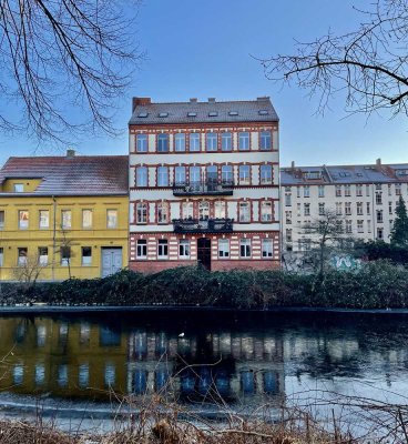 Frisch renovierte 1-Zimmer-Wohnung direkt am Wasser (5 Min. zum Hbf.)