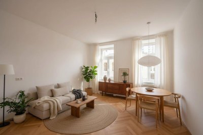 ++NEU++ Altbauklassiker neu erstrahlt: 2-Zimmer Wohnung mit Potenzial