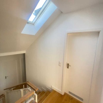 Renovierte 3-Zimmer-Maisonette-Wohnung mit Einbauküche