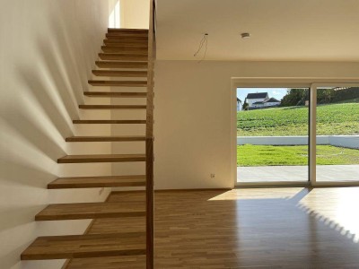 PROVISIONSFREI + BARRIEREFREI - Mit Lift zwischen EG und OG. 4 Zimmer, 2 Terrassen &amp; Garten!