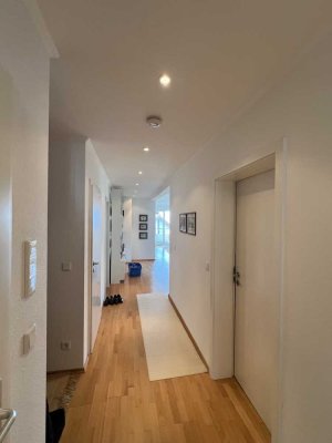 Schöne 3,5-Zimmer-Wohnung mit gehobener Innenausstattung mit Balkon und EBK in Göttingen