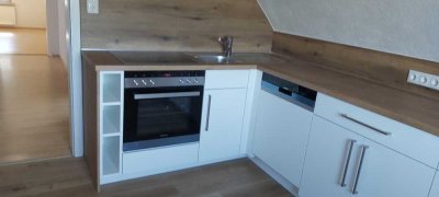 Helle 2-Zimmer-DG-Wohnung in Tiefenbach