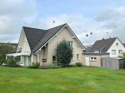 Hier wohnen Sie einfach nur gut und schön! Einfamilienhaus mit viel Platz und großem Garten in