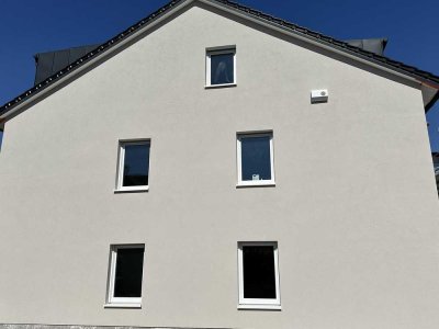 Moderne Erdgeschoßwohnung in attraktivem Neubau mit Gartenanteil