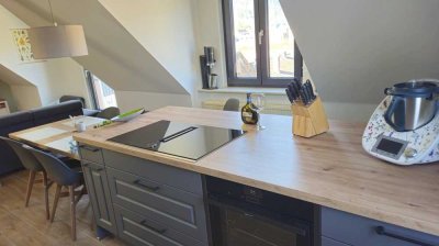 Exklusive Dachwohnung mit Blick auf den Main in ruhiger Lage - VB