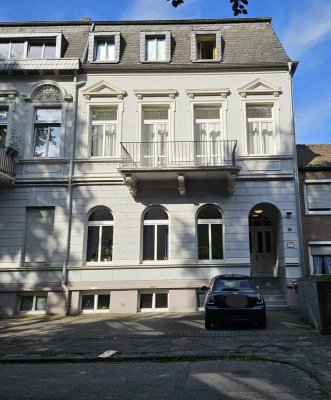 Wunderschöne Altbauwohnung am Stadtgarten mit sonniger Terrasse und eigenem Stellplatz