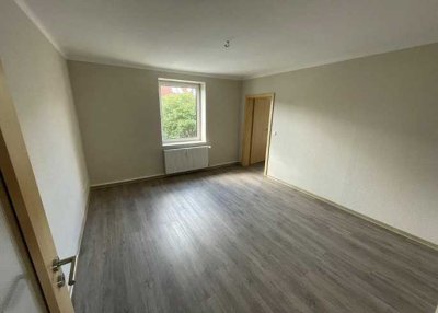 Im Grünen: helle 2-Raum-Wohnung mit Dusche