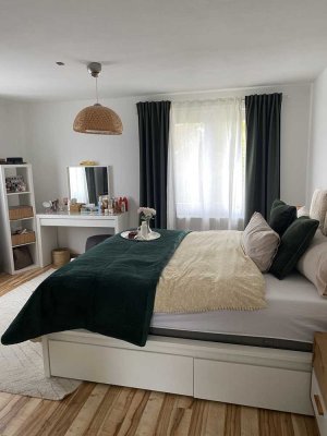 PROVISIONSFREI: Schöne, helle 4 Zimmer Wohnung mit Tageslichtbad, Stellplatz & gr. Balkon