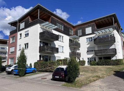 Freundliche 3-Zimmer-EG-Wohnung mit geh. Innenausstattung mit Balkon und EBK in Böbingen an der Rems