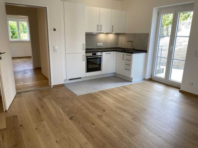 Helle 3 Zimmer Erdgeschosswohnung mit großem Garten, Terrasse und Einbauküche