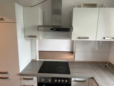 Sanierte 1-Raum-Wohnung mit Balkon und Einbauküche in Frankfurt