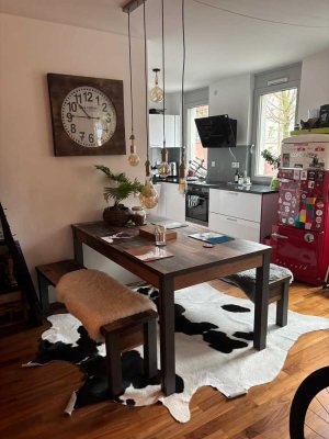 Stilvolle, neuwertige 2-Raum-Hochparterre-Wohnung mit geh. Innenausstattung mit Balkon und EBK