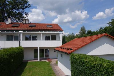Lichterfüllte Villenhälfte mit großem Raumangebot und Garten in Bestlage Germering