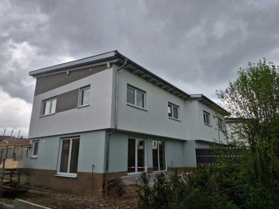 Erstbezug: Schöne Doppelhaushälfte mit gehobener Innenausstattung in Bellenberg