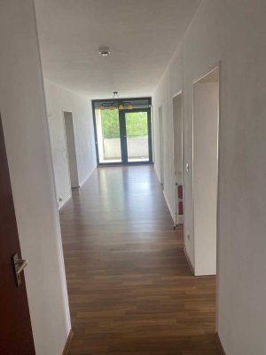 Helle 4-Zimmer-Wohnung (107 m²) mit Balkon in Wassertrüdingen