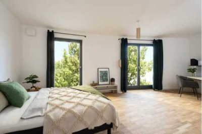 Helle möblierte Wohnung mit Balkon und Ausblick ins Grüne