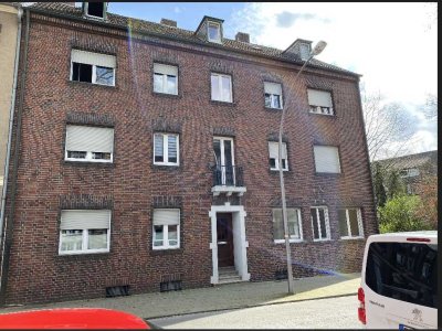 Vor kurzem neu renovierte 1-Zimmer-DG-Wohnung mit Wohnküche und Mansarde