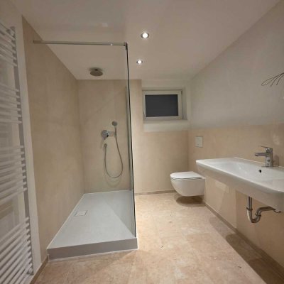 Haustiere Willkommen! Großzügige Terrassenwohnung mit eigenem Eingang, Garten und Einbauküche!!!