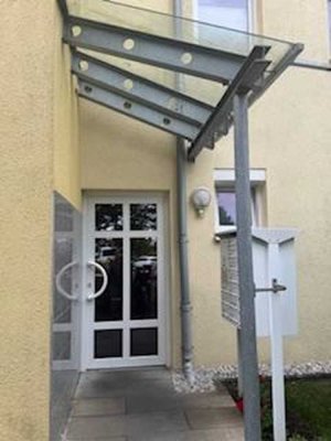 Schöne, zentrale 2-Zimmer-Single-Wohnung mit Küche und Bad in Nilkheim