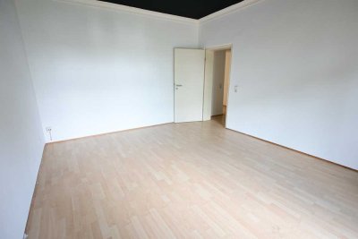 Ab sofort!! Helle 2-Zimmer Wohnung mit viel Potenzial!!