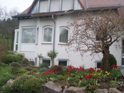 Geräumiges, preiswertes und gepflegtes 6-Zimmer-Einfamilienhaus mit geh. Innenausstattung und EBK