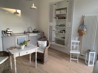 Möblierte 1,5-ZKB in renovierter Remise mit Stil und Garten (LGS)