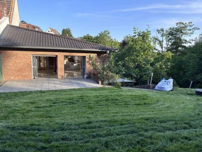 Erstbezug nach Sanierung – Großes Einfamilienhaus mit EBK, 2 Bädern,  Garten in ruhiger Lage von WI