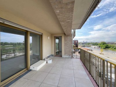 * Blick auf die Elbe und Hafen - exklusive Wohnung mit Balkon - ID 6427 * *