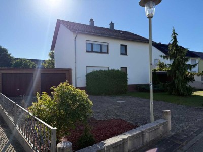 Schönes Zweifamilienhaus in Leopoldshafen
