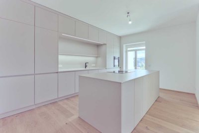Charmante, hochwertige 4,5 Zimmer Wohnung in historischer Jugendstilvilla mit privater Parkanlage