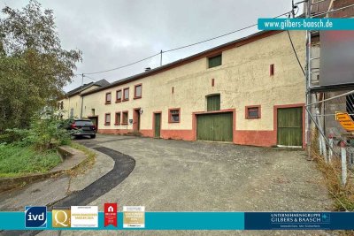 Großzügiges Grundstück mit Bauernhaus, Scheune und Ausbaupotenzial