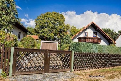 Einfamilienhaus mit Carport