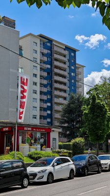 Zentral gelegene 3-Zi-Wohnung in Stg-Zuffenhausen, 4. OG, 70 qmZentral gelegene 3-Zi-Wohnung in Stg-Zuffenhausen, 4. OG, 70 qm