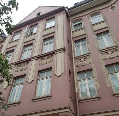 Schöne 4 Zimmer Altbau Wohnung am Lister Platz