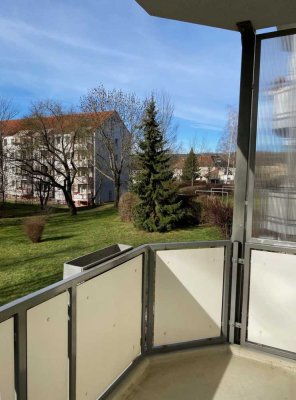Sonnige 2-Zimmer-Wohnung mit großem Balkon in grüner Umgebung! Stellplatz möglich!
