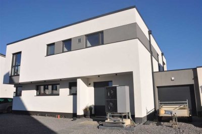 Erstbezug - provisionsfrei! Schicke, moderne Dachterrassenwohnung mit unverbautem Fernblick