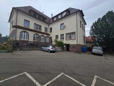 *Top Lage* Wohn- und Geschäftshaus + Halle + 20 Stpl. + 5 Garagen
