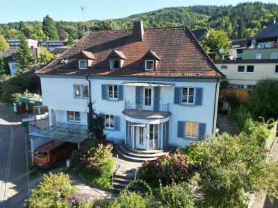 Das Rosenhaus – großzügige Stadtvilla mit drei Wohnungen im Herzen Badenweilers