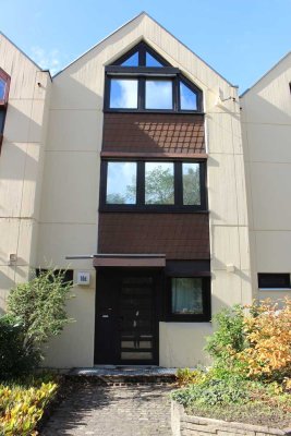 Reihenmittelhaus mit Potenzial in Karlsruhe-Grünwinkel – gepflegt, solide, bereit für neue Ideen