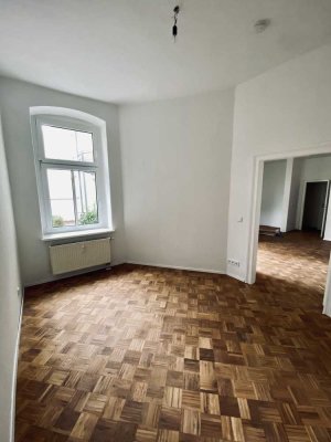 Helle 2-Zimmer Wohnung mit Balkon und Parkett