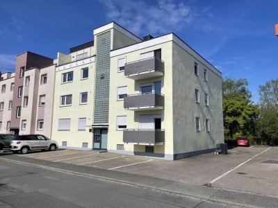 PROVISONSFREI Leerstehende 3 Zimmer Wohnung mit Balkon in saniertem MFH inkl. Stellplatz