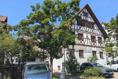 Charmantes Wohn-/ Geschäftshaus mit Lokal und Biergarten und Ausbaureserve im DG!