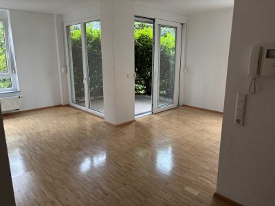 Exklusive 2,5-Raum-EG-Wohnung mit gehobener Innenausstattung mit Balkon und EBK in Spiegelberg
